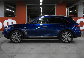 Подержанный автомобиль Infiniti QX70 2013 года (8 фото)