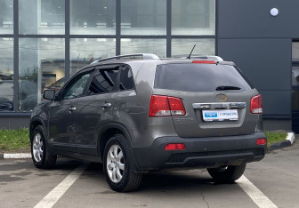Подержанный автомобиль Kia Sorento 2011 года (7 фото)