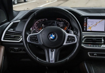 Подержанный автомобиль BMW X5 2020 года (15 фото)