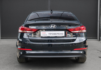 Подержанный автомобиль Hyundai Elantra Sedan 2018 года (5 фото)