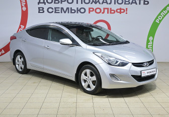 Подержанный автомобиль Hyundai Elantra Sedan 2012 года (3 фото)