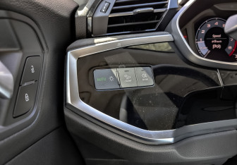 Подержанный автомобиль Audi Q3 2023 года (24 фото)