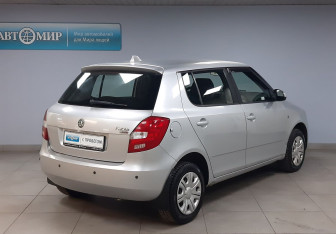 Подержанный автомобиль Skoda Fabia Hatchback 2010 года (5 фото)