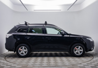 Подержанный автомобиль Mitsubishi Outlander 2013 года (6 фото)