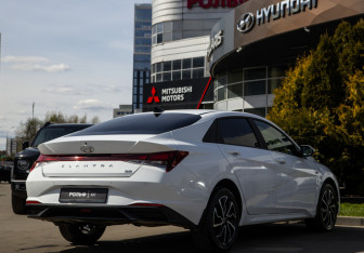 Новый Hyundai Elantra Sedan 2024 (4 фото)