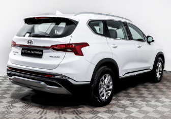 Подержанный автомобиль Hyundai Santa Fe 2021 года (3 фото)
