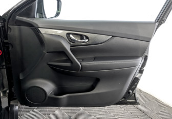 Подержанный автомобиль Nissan X-Trail 2015 года (24 фото)