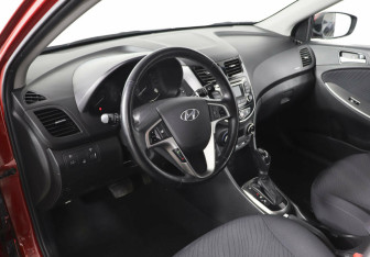 Подержанный автомобиль Hyundai Solaris Sedan 2015 года (7 фото)