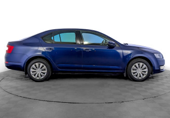 Подержанный автомобиль Skoda Octavia Liftback 2015 года (4 фото)