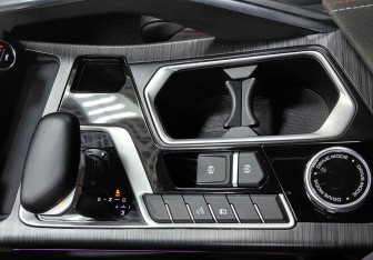 Подержанный автомобиль Geely Tugella 2022 года (16 фото)