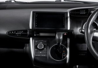 Подержанный автомобиль Toyota Wish Minivan 2010 года (13 фото)