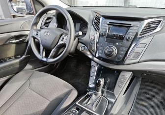 Подержанный автомобиль Hyundai i40 Sedan 2013 года (11 фото)