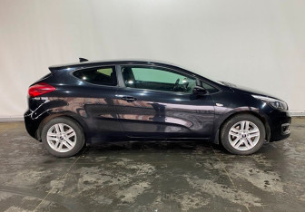 Подержанный автомобиль Kia Ceed Hatchback 2017 года (7 фото)