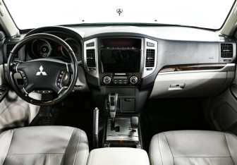 Подержанный автомобиль Mitsubishi Pajero 2019 года (6 фото)