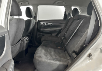 Подержанный автомобиль Nissan X-Trail 2017 года (11 фото)