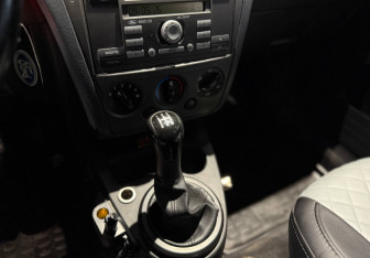 Подержанный автомобиль Ford Fusion 2008 года (7 фото)