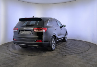Подержанный автомобиль Kia Sorento 2017 года (5 фото)