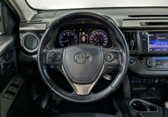 Подержанный автомобиль Toyota RAV4 2016 года (28 фото)