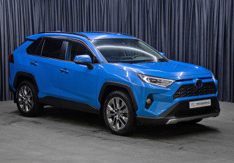 Подержанный автомобиль Toyota RAV4 2020 года (3 фото)