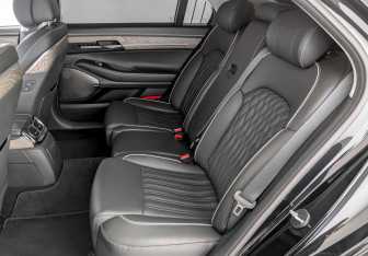 Подержанный автомобиль Genesis G90 2021 года (12 фото)