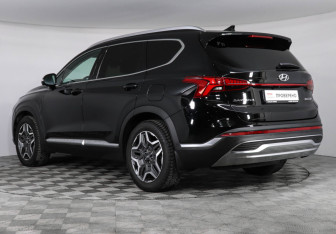 Подержанный автомобиль Hyundai Santa Fe 2022 года (7 фото)