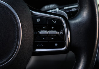 Подержанный автомобиль Kia Carnival 2021 года (30 фото)