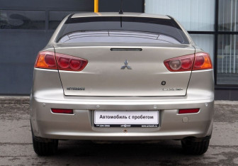 Подержанный автомобиль Mitsubishi Lancer Sedan 2008 года (6 фото)