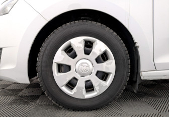 Подержанный автомобиль Skoda Rapid Liftback 2019 года (17 фото)