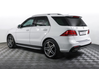 Подержанный автомобиль Mercedes-Benz GLE 2016 года (6 фото)