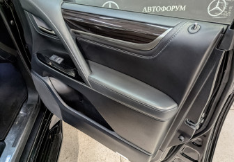 Подержанный автомобиль Lexus LX 2016 года (25 фото)