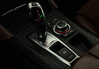 Подержанный автомобиль BMW X6 2011 года (16 фото)