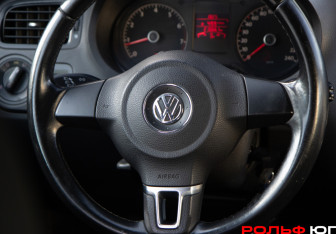 Подержанный автомобиль Volkswagen Polo Sedan 2012 года (12 фото)