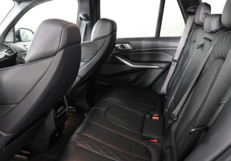 Подержанный автомобиль BMW X5 2020 года (14 фото)