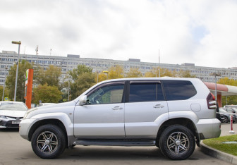 Подержанный автомобиль Toyota Land Cruiser Prado 2008 года (8 фото)