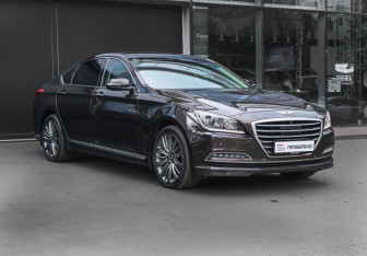 Подержанный автомобиль Hyundai Genesis 2015 года (3 фото)