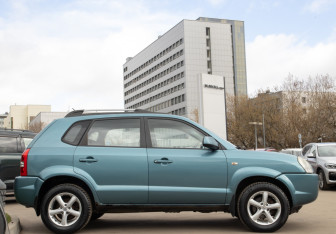 Подержанный автомобиль Hyundai Tucson 2006 года (4 фото)
