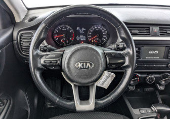 Подержанный автомобиль Kia Rio Hatchback 2021 года (20 фото)