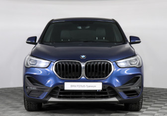 Подержанный автомобиль BMW X1 2021 года (3 фото)