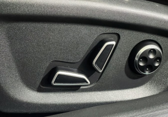 Подержанный автомобиль Changan UNI-V 2023 года (15 фото)