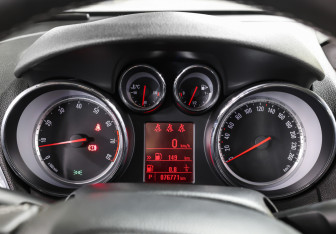 Подержанный автомобиль Opel Mokka 2015 года (13 фото)