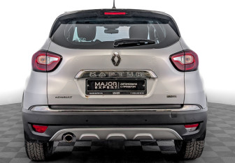 Подержанный автомобиль Renault Kaptur 2017 года (6 фото)