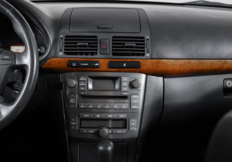 Подержанный автомобиль Toyota Avensis Sedan 2006 года (13 фото)