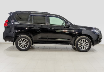 Подержанный автомобиль Toyota Land Cruiser Prado 2019 года (4 фото)