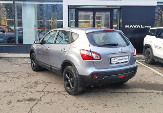 Подержанный автомобиль Nissan Qashqai 2011 года (7 фото)
