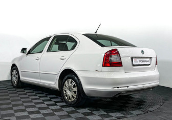 Подержанный автомобиль Skoda Octavia Liftback 2013 года (7 фото)