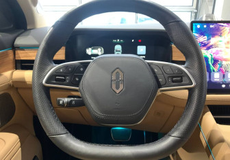 Подержанный автомобиль AITO M7 2023 года (14 фото)