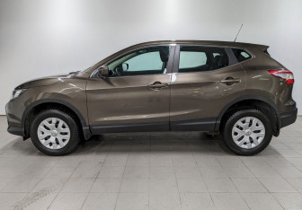 Подержанный автомобиль Nissan Qashqai 2014 года (8 фото)