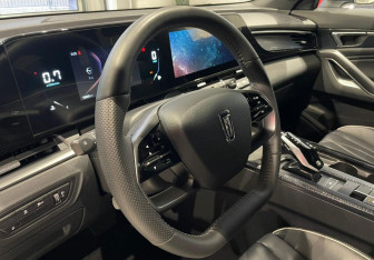 Подержанный автомобиль FAW Bestune T55 2023 года (13 фото)