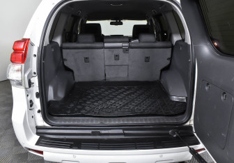 Подержанный автомобиль Toyota Land Cruiser Prado 2012 года (17 фото)