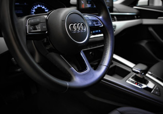 Подержанный автомобиль Audi A4 Sedan 2021 года (8 фото)